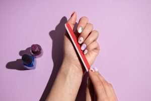 Unghie da Serie TV Le Migliori Idee per Nail Art Ispirate ai Tuoi Show Preferiti